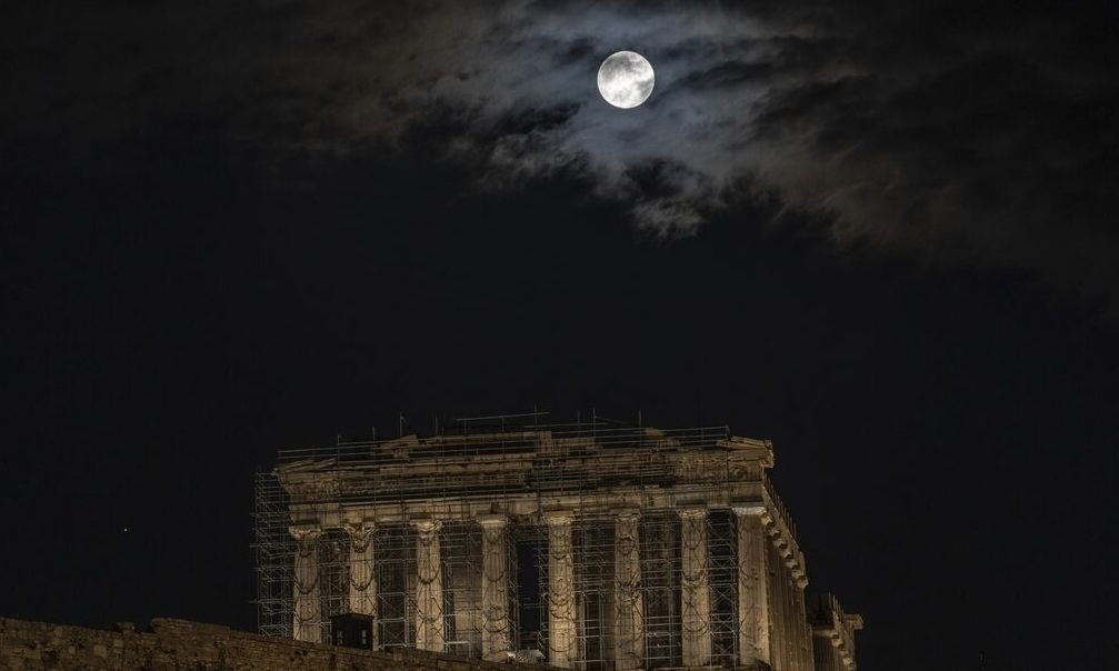 Χειμερινό Ηλιοστάσιο 2025: Απόψε η μεγαλύτερη νύχτα της χρονιάς – Τα έθιμα σε όλο τον κόσμο