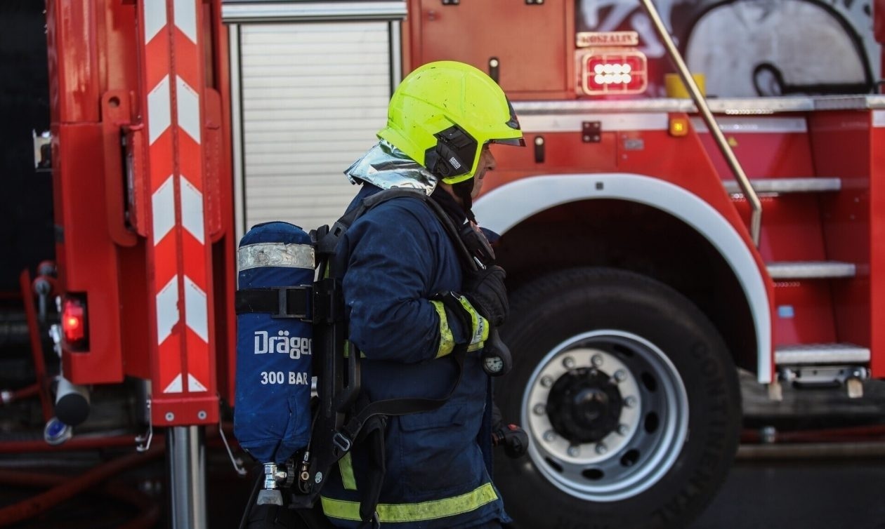 Λάρισα: Όχημα άρπαξε φωτιά εν κινήσει – Σώος ο οδηγός