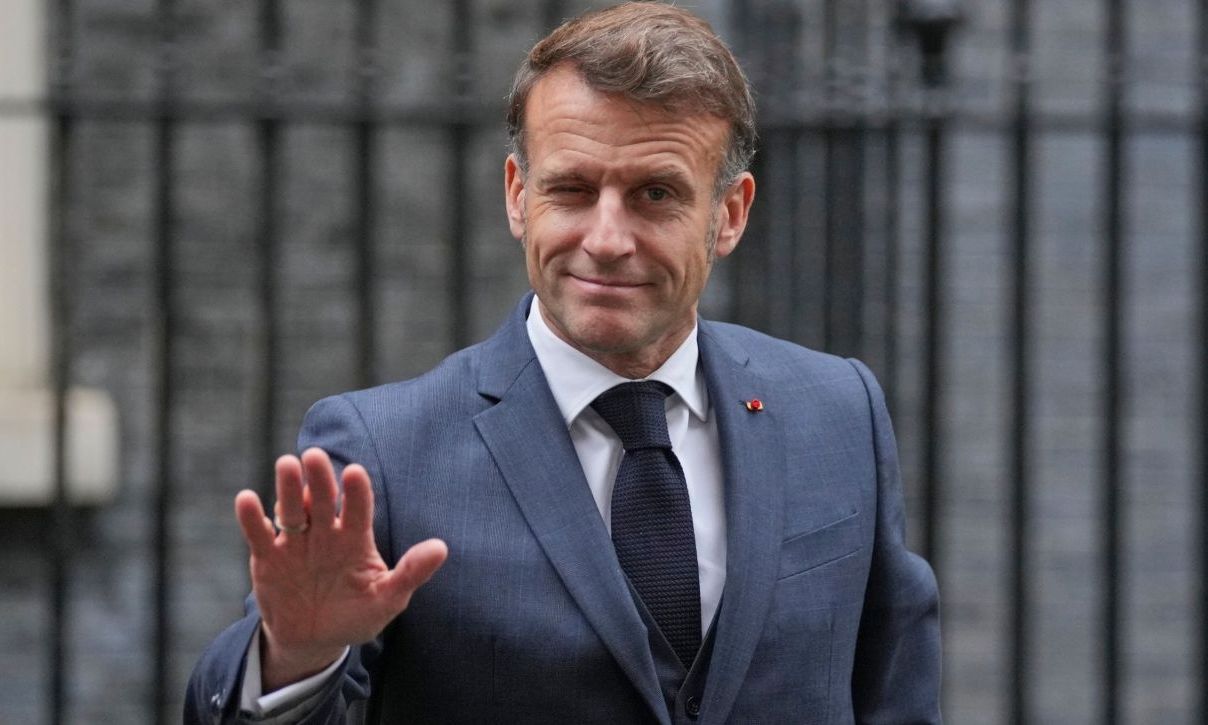 Politico: Η Γαλλία μπροστά σε μια Ευρώπη χωρίς την αμερικανική ομπρέλα