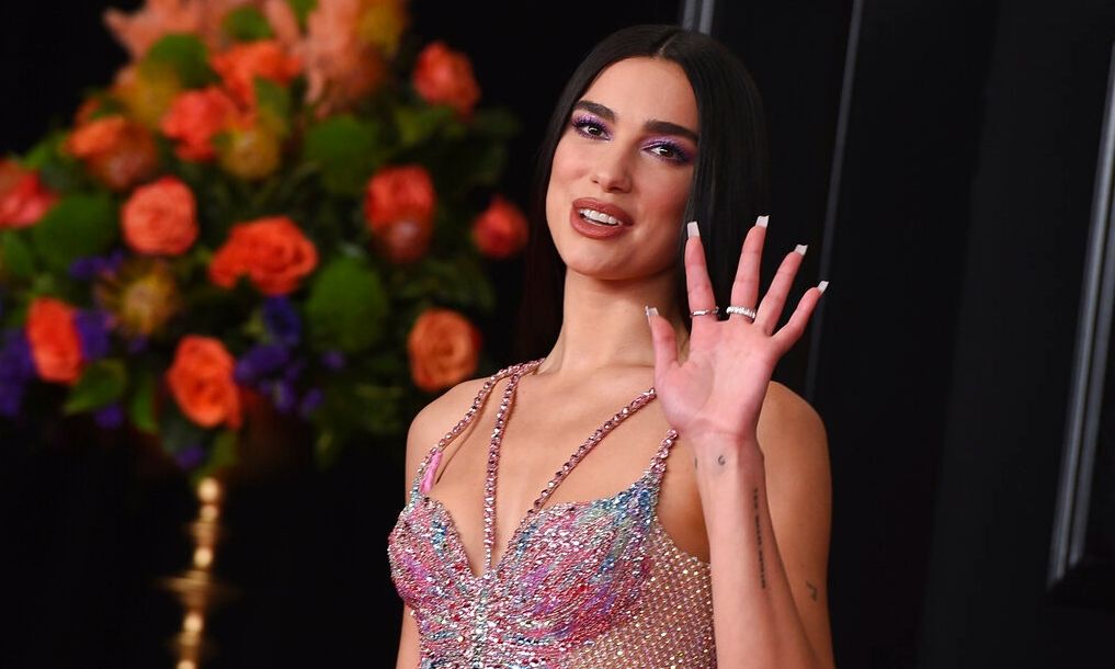 Dua Lipa: H ρομαντική απόδραση με τον αγαπημένο της στο Μεξικό και οι καυτές πόζες στην παραλία