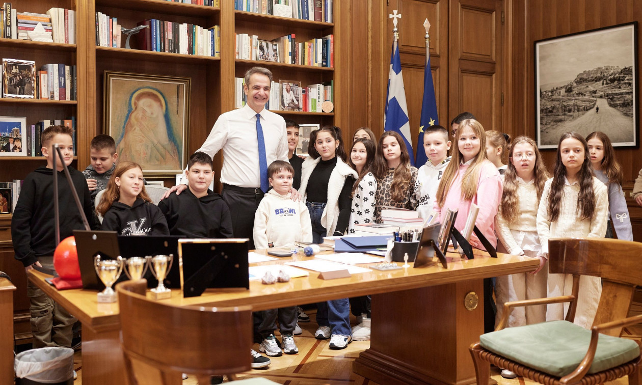 Κυριάκος Μητσοτάκης: Υποδέχθηκε στο γραφείο του μαθητές του Δημοτικού Σχολείου Πάχνης Ξάνθης