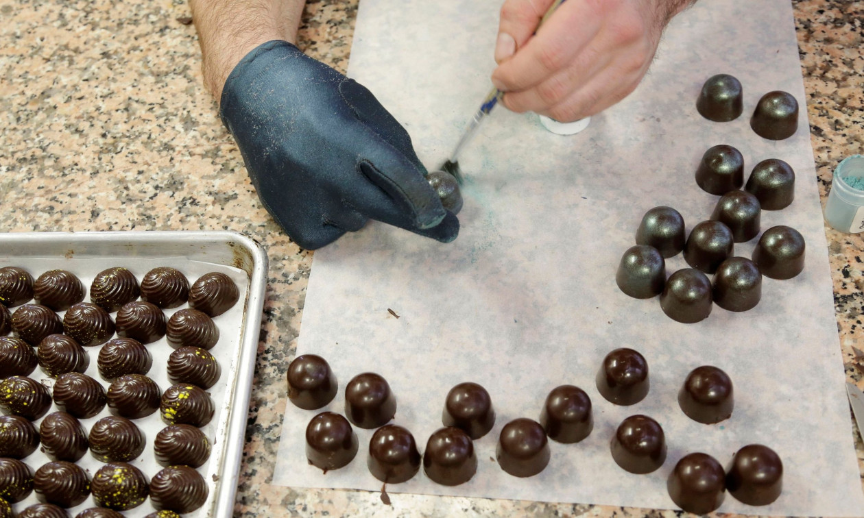 CNBC: Γιατί η σοκολάτα στα χριστουγεννιάτικα γλυκά σας μπορεί να είναι «ψεύτικη» φέτος