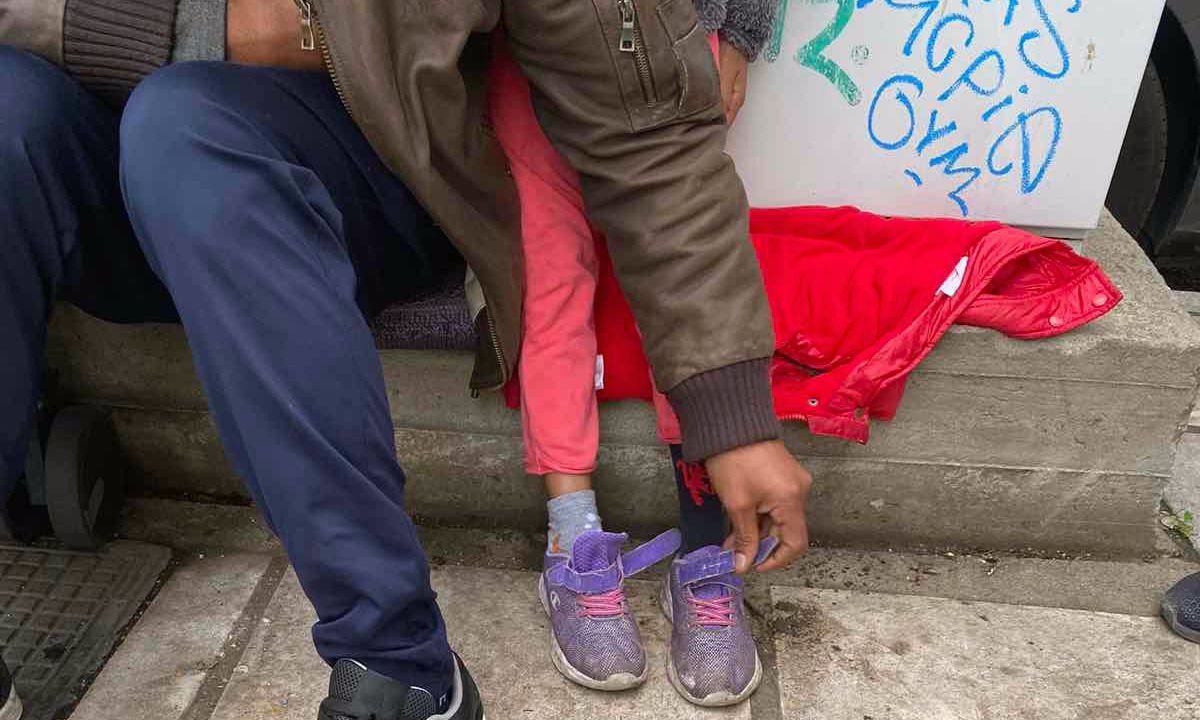 Αυξημένη παρουσία παιδιών που επαιτούν τις γιορτές: ΜΚΟ προτρέπει τους πολίτες να μη δίνουν χρήματα