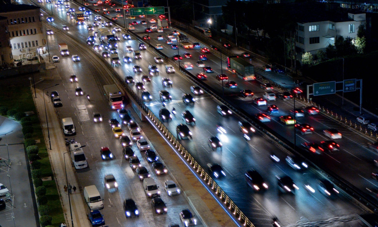 Κίνηση: Στο «κόκκινο» η Αττική Οδός – Πού παρατηρούνται καθυστερήσεις μέχρι και 25 λεπτά