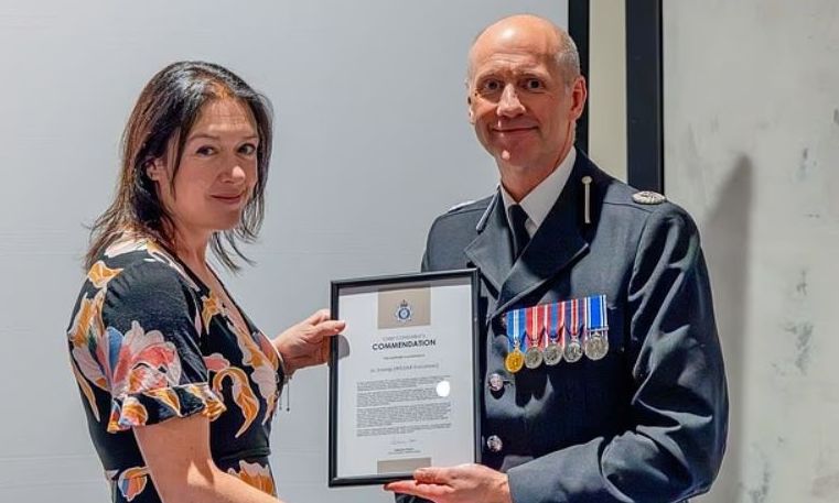 Βρετανία: Η γυναίκα που ναρκώθηκε και βιάστηκε από τον σύζυγό της είναι τοπική ηρωίδα