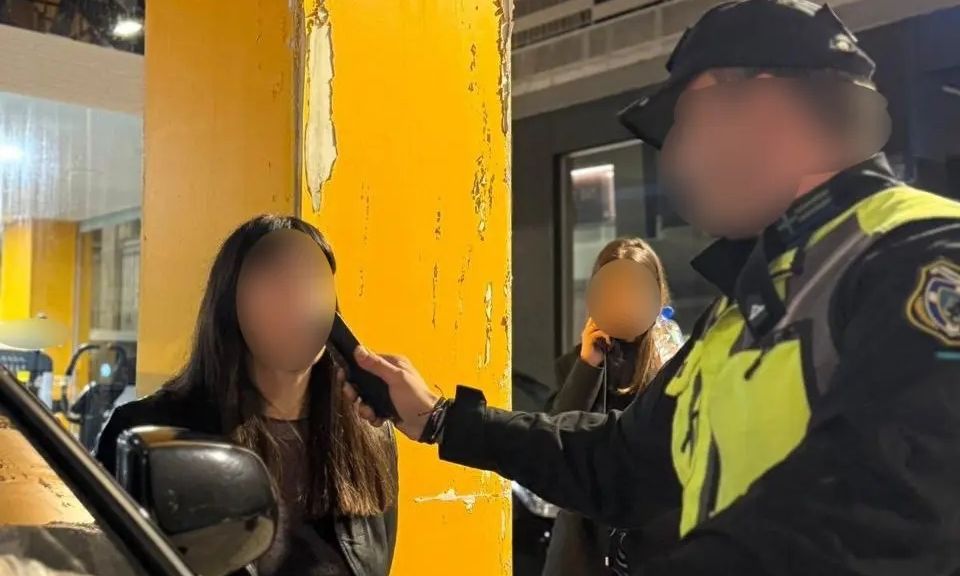 Τι έδειξαν τα αλκοτέστ την Παραμονή Χριστουγέννων: Από τους 2000, μόνο οι 8 είχαν πιει