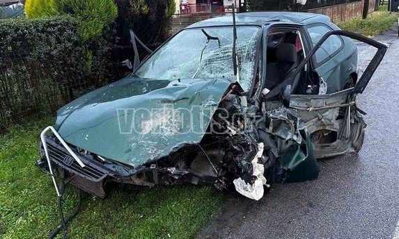 Βέροια: Διαλύθηκε το αυτοκίνητο του 22χρονου που σκοτώθηκε σε τροχαίο – Βίντεο και φωτογραφίες