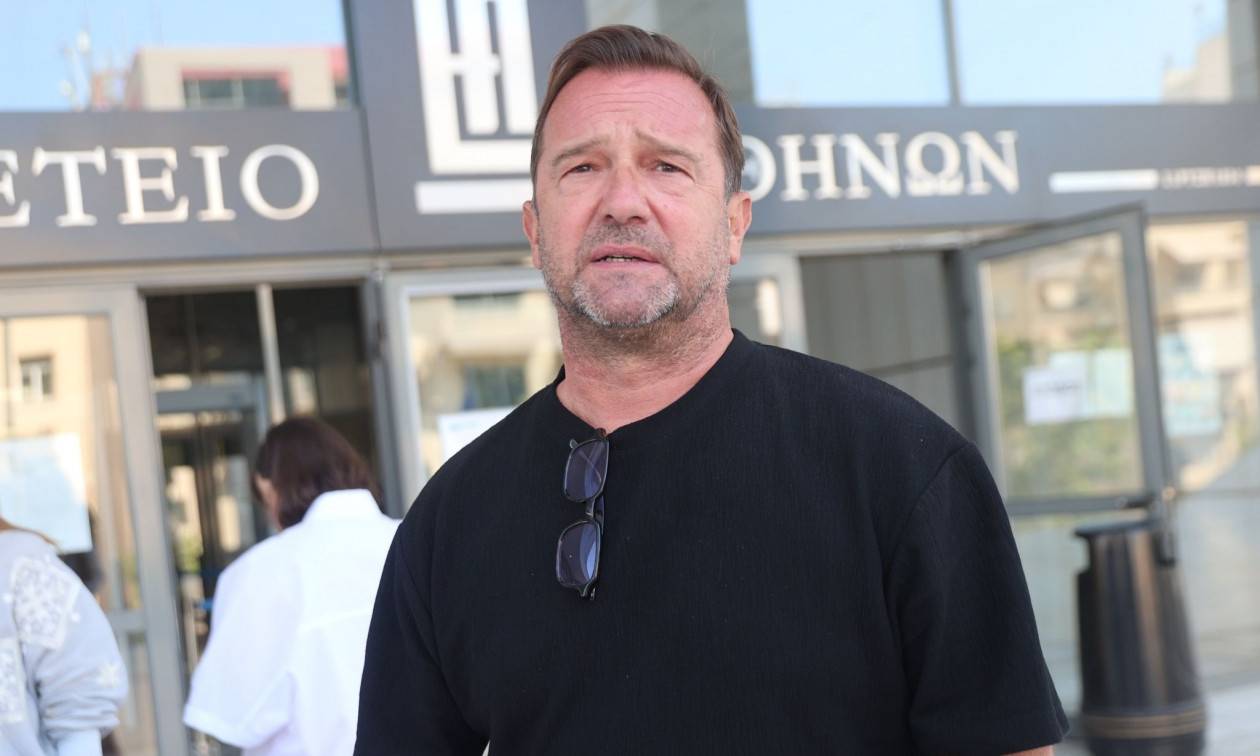 Οργή Πλακιά για την ευχετήρια κάρτα της Hellenic Train – «Αυτοί που σκότωσαν 57 αθώους»