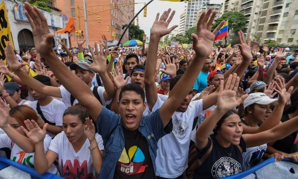 Βενεζουέλα: Τουλάχιστον 60 πολιτικοί κρατούμενοι αποφυλακίστηκαν λόγω των Χριστουγέννων