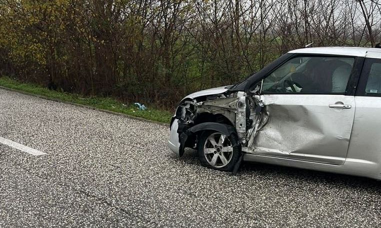 Καρδίτσα: Λεωφορείο από την Κοζάνη συγκρούστηκε με αυτοκίνητο – Δεν υπήρξαν τραυματισμοί