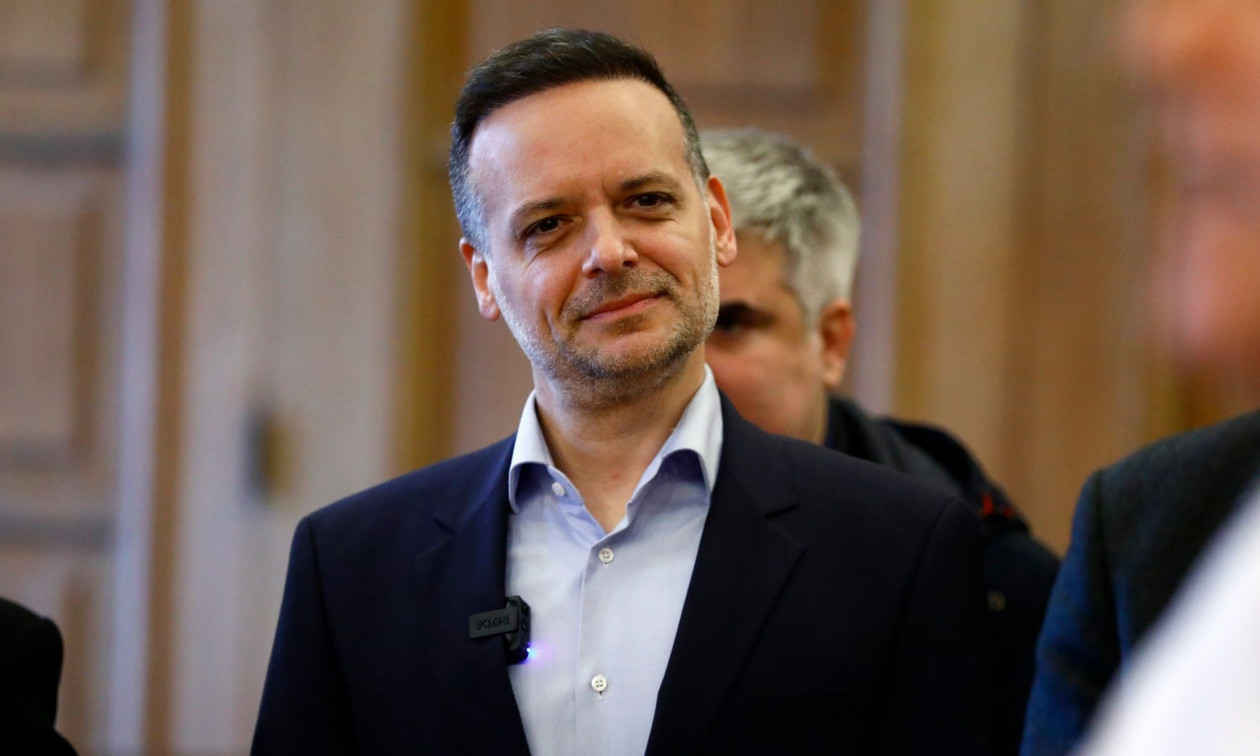 Η «κατάληψη» Μουτσινά στο γραφείο του Χάρη Δούκα και η πρόταση για… ρεβεγιόν με τη Mariah Carey