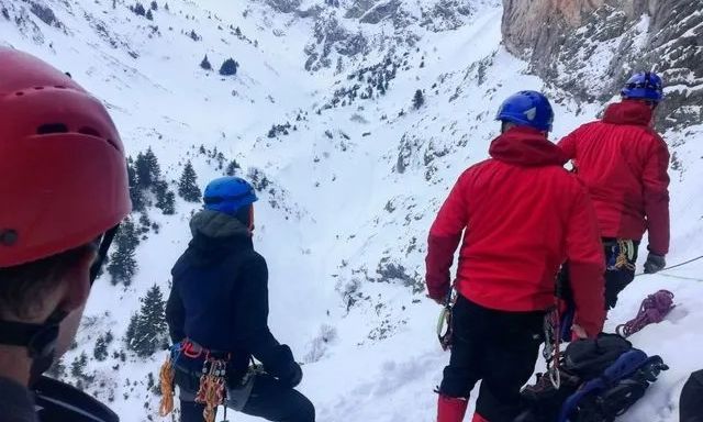 Τραγωδία στα Βαρδούσια: Νεκροί οι τρεις ορειβάτες που αγνοούνταν από το πρωί των Χριστουγέννων