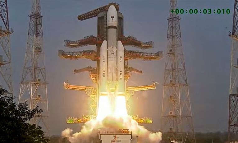ISRO: Ο LVM3-M6 σε επιτυχή εκτόξευση αμερικανικού δορυφόρου σε χαμηλή τροχιά