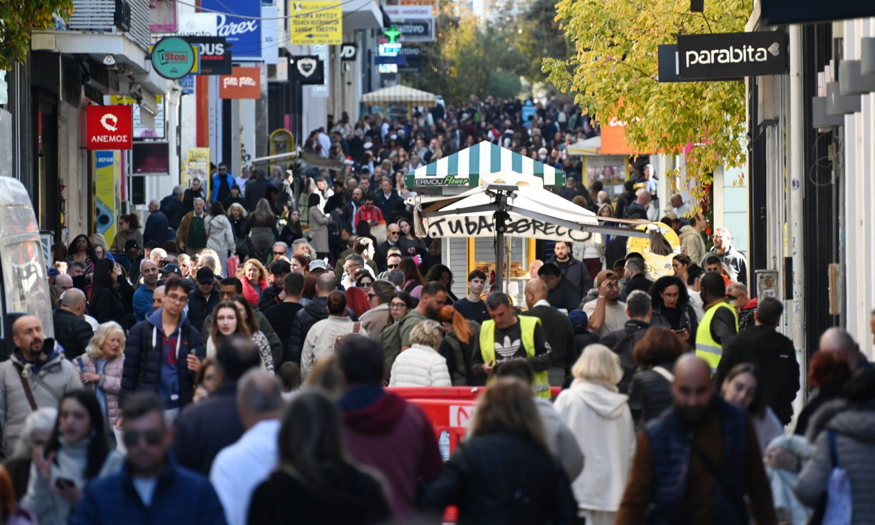 Εορταστικό ωράριο: Πώς θα λειτουργήσουν τα καταστήματα το τελευταίο Σαββατοκύριακο του 2025