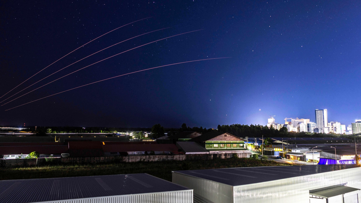 Συμφωνία κατάπαυσης του πυρός μεταξύ Ταϊλανδης και Καμπότζης – 47 νεκροί καιεκατομμύρια εκτοπισμένοι