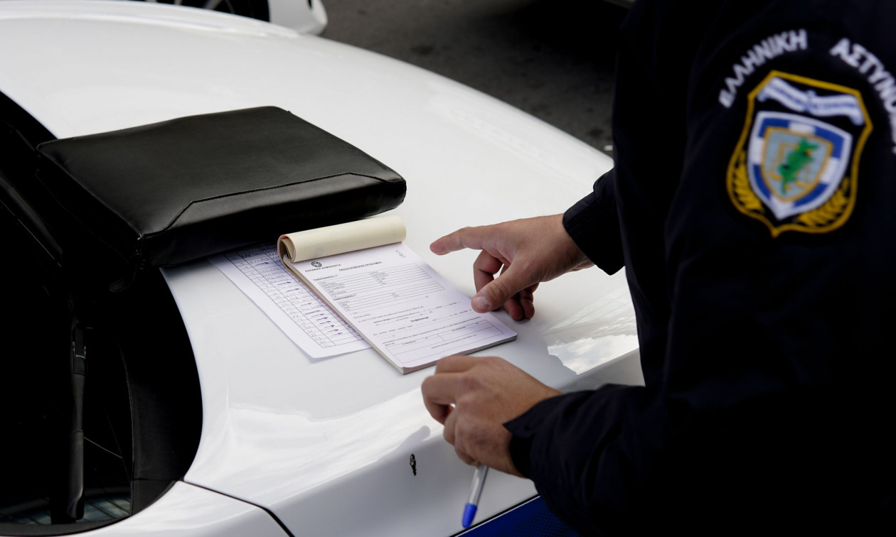 Θεσσαλονίκη: Μεθυσμένος οδηγός χωρίς δίπλωμα παραβίαζε κόκκινα φανάρια στον Εύοσμο