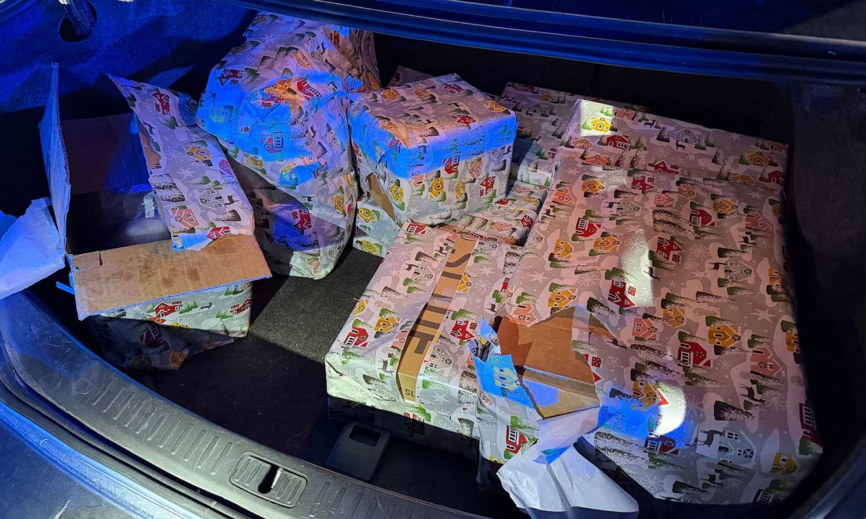 ΗΠΑ: 23χρονος είχε τυλίξει 25 κιλά μεθαμφεταμίνης σαν χριστουγεννιάτικα δώρα