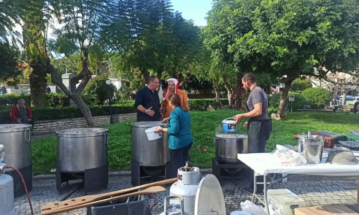 Κρήτη: Αγροκτηνοτρόφοι μοιράζουν βραστό κρέας σε πολίτες στο Ρέθυμνο – Δείτε φωτογραφίες