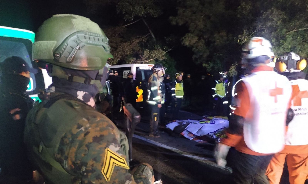 Τραγωδία στη Γουατεμάλα: Τουλάχιστον 15 νεκροί και 19 τραυματίες από πτώση λεωφορείου σε φαράγγι