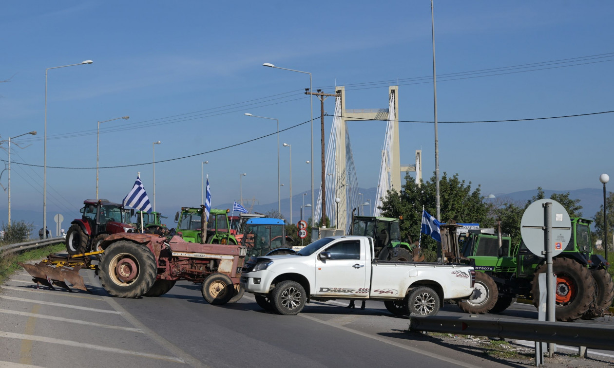 Μπλόκα αγροτών: Έκλεισε η Υψηλή Γέφυρα της Χαλκίδας