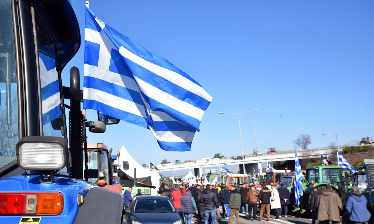 Μπλόκα αγροτών: Σήκωσαν τις μπάρες σε διόδια – Πού εντοπίζονται προβλήματα στο εθνικό οδικό δίκτυο