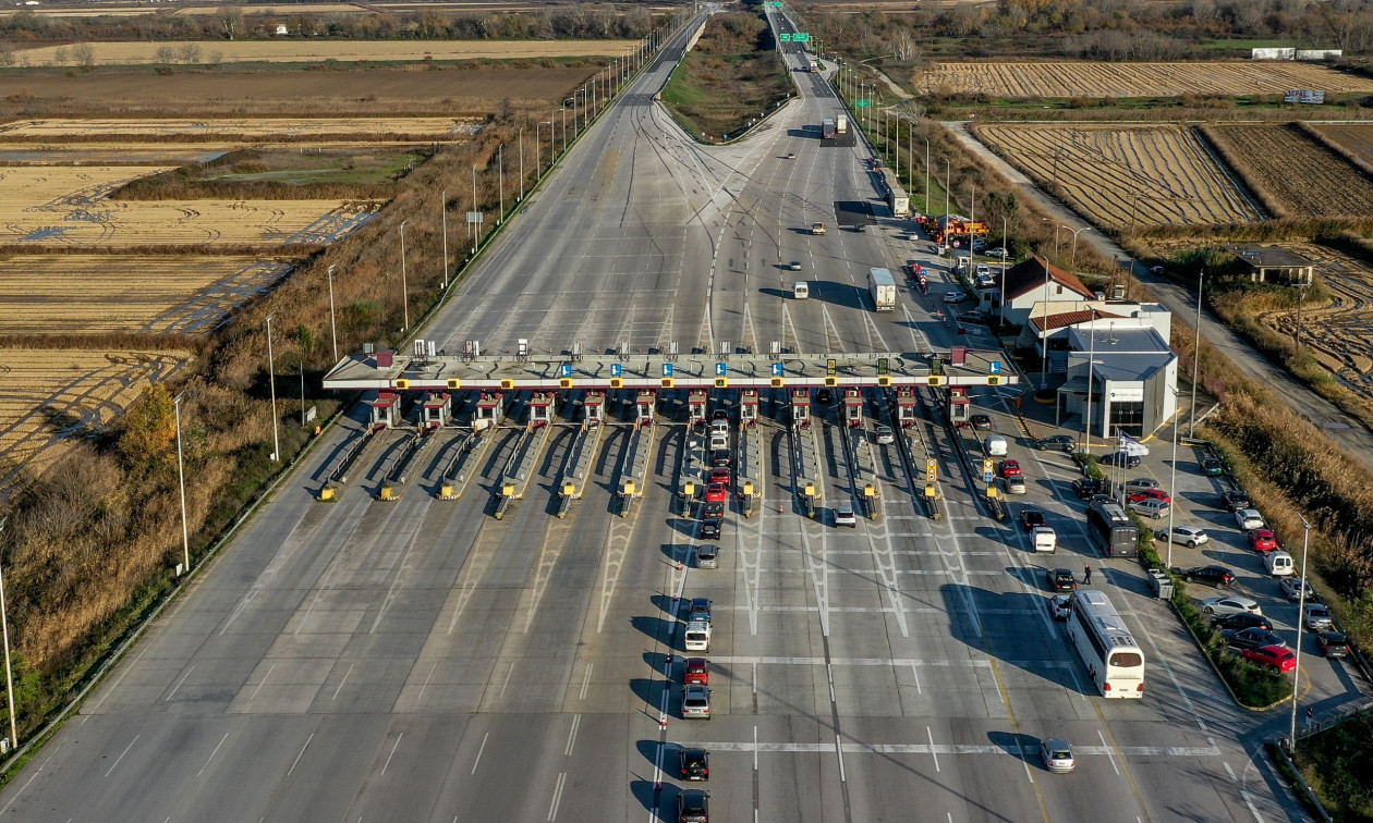Μπλόκα αγροτών: Ανοιχτά και τα δύο ρεύματα στα διόδια Μαλγάρων