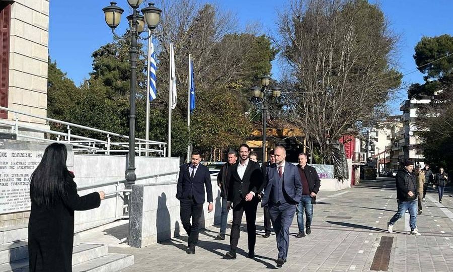 Άρης Μουγκοπέτρος: Στα δικαστήρια Τρίπολης ώστε να απολογηθεί για την ενδοοικογενειακή απειλή