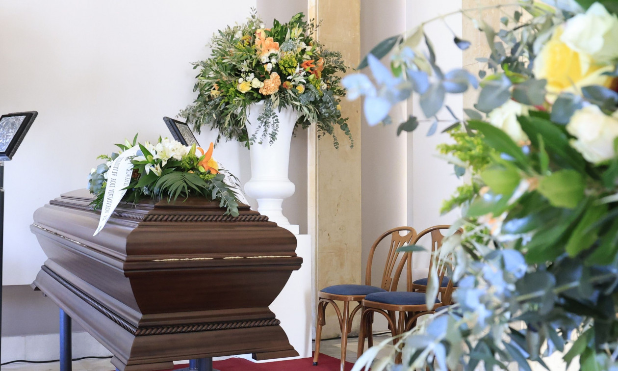 Το τελευταίο «αντίο» στην πρώην υπουργό, Σύλβα Ακρίτα – Συντετριμμένη η κόρη της, Έλενα