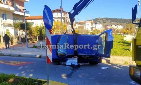 Λαμία: Παραβίασε το STOP, τον εμβόλισε και έφερε τούμπες μέσα στην πόλη – Στο νοσοκομείο ο οδηγός