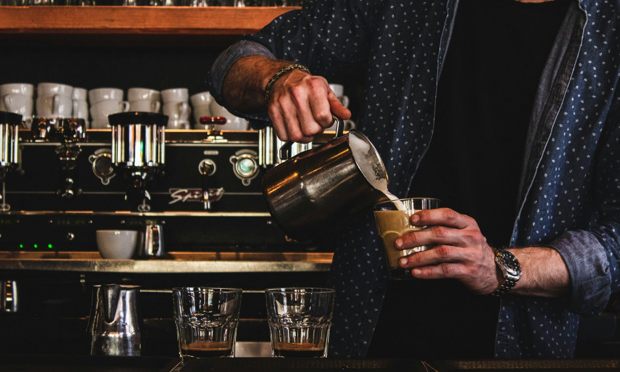 Θεσσαλονίκη: Σαρωτικοί έλεγχοι της ΕΛΑΣ σε καταστήματα εστίασης – Πάνω από 25 παραβάσεις