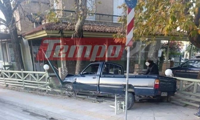 Πάτρα: Αγροτικό όχημα «μπήκε» σε ταβέρνα –  Ο οδηγός έπεσε σε όρυγμα όταν βγήκε από το αυτοκίνητο