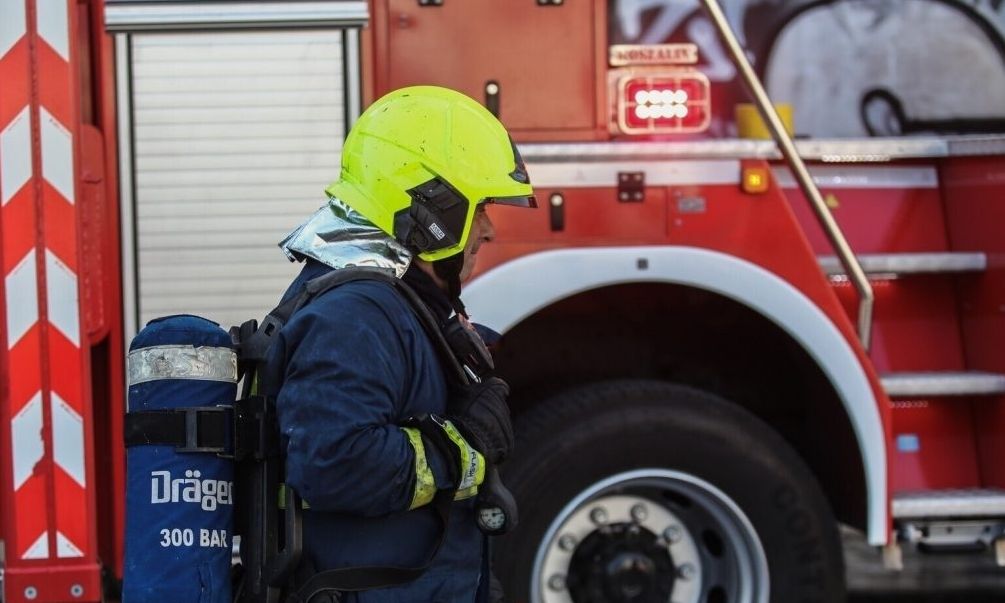 Μεγάλη φωτιά σε σπίτι στη Λάρισα – Σε συναγερμό η Πυροσβεστική