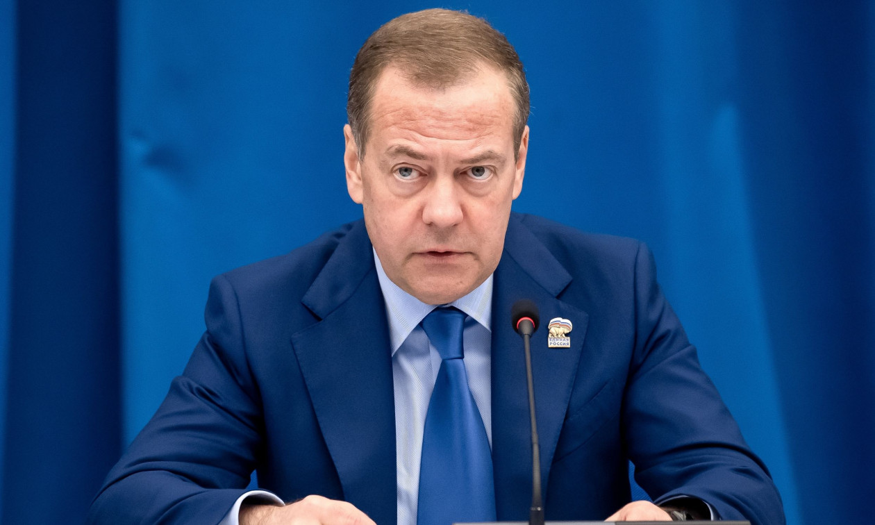 Μεντβέντεφ κατά Ζελένσκι: Ο Χάρος τον περιτριγυρίζει, θα εκθέσουμε τη σορό του στην Αγία Πετρούπολη