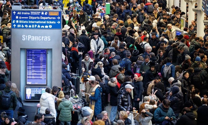 Νέα προβλήματα για το Eurostar: Έμειναν εγκλωβισμένοι σε συρμούς μέχρι και 6 ώρες μέσα στη νύχτα