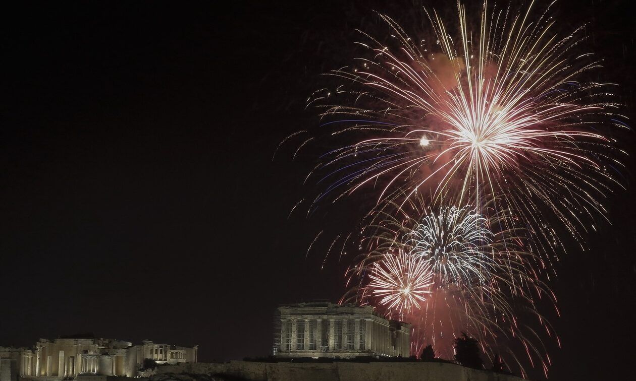 Από την Ήπειρο έως τη Λέρο: Τα έθιμα και οι παραδόσεις της Πρωτοχρονιάς