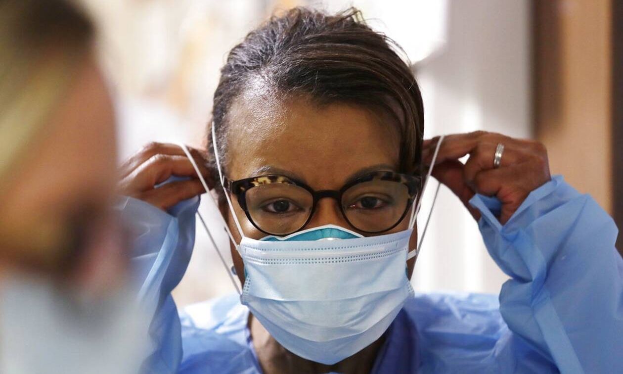 Η πιο μεταδοτική ασθένεια στον κόσμο καταγράφηκε σε δύο μεγάλα αεροδρόμια των ΗΠΑ – Τα συμπτώματα