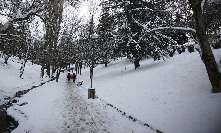 Τρομακτικό ατύχημα στην Κωνσταντινούπολη: Αυτοκίνητο γλίστρησε στο χιόνι παρασύροντας παιδιά