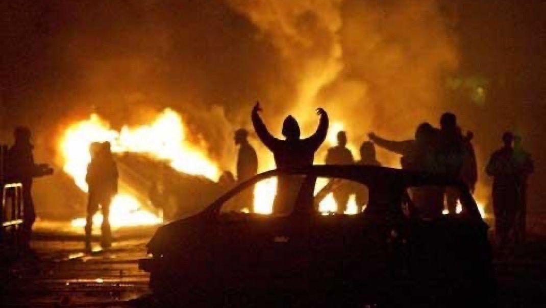 Γαλλία: Έκαψαν πάνω από 1000 αυτοκίνητα την Πρωτοχρονιά – 500 προσαγωγές από την αστυνομία