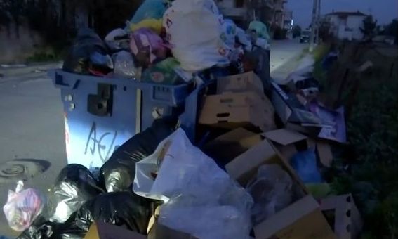 Μενίδι: Καταγγελίες μετά την επίθεση σε απορριμματοφόρο – «Δεν μαζεύουν σκουπίδια»