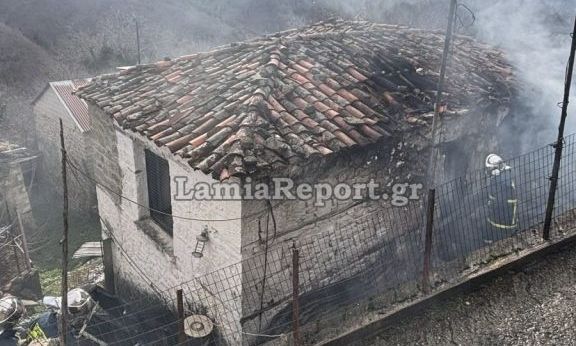 Φθιώτιδα: Στο νοσοκομείο με εγκαύματα ηλικιωμένος που κάηκε το σπίτι του – Τον έσωσαν οι συγχωριανοί