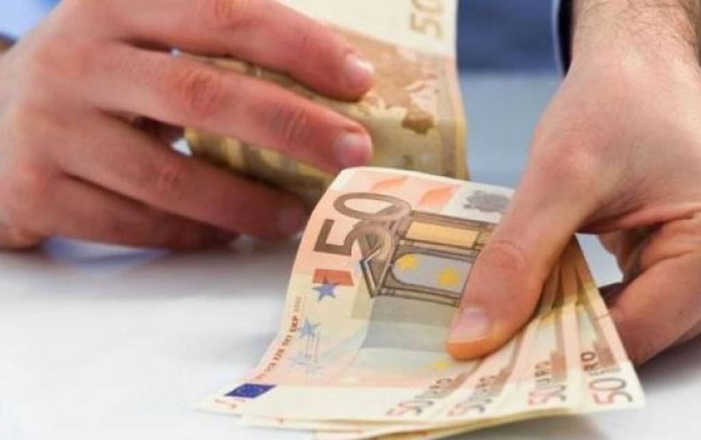 Αυξήσεις: Οι νέοι μισθοί σε δημόσιο και ιδιωτικό τομέα – Αναλυτικοί πίνακες και παραδείγματα