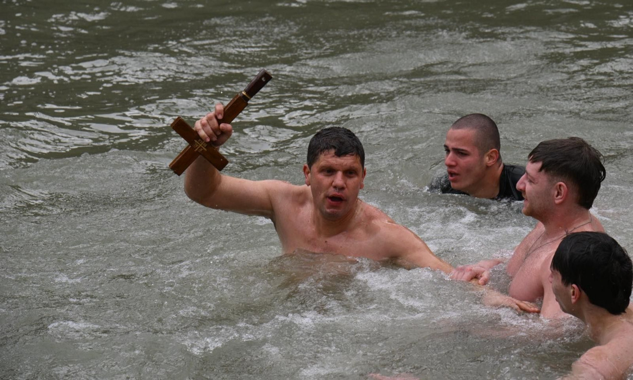 Θεοφάνεια ή Θεοφάνια; Ο Γιώργος Μπαμπινιώτης απαντά