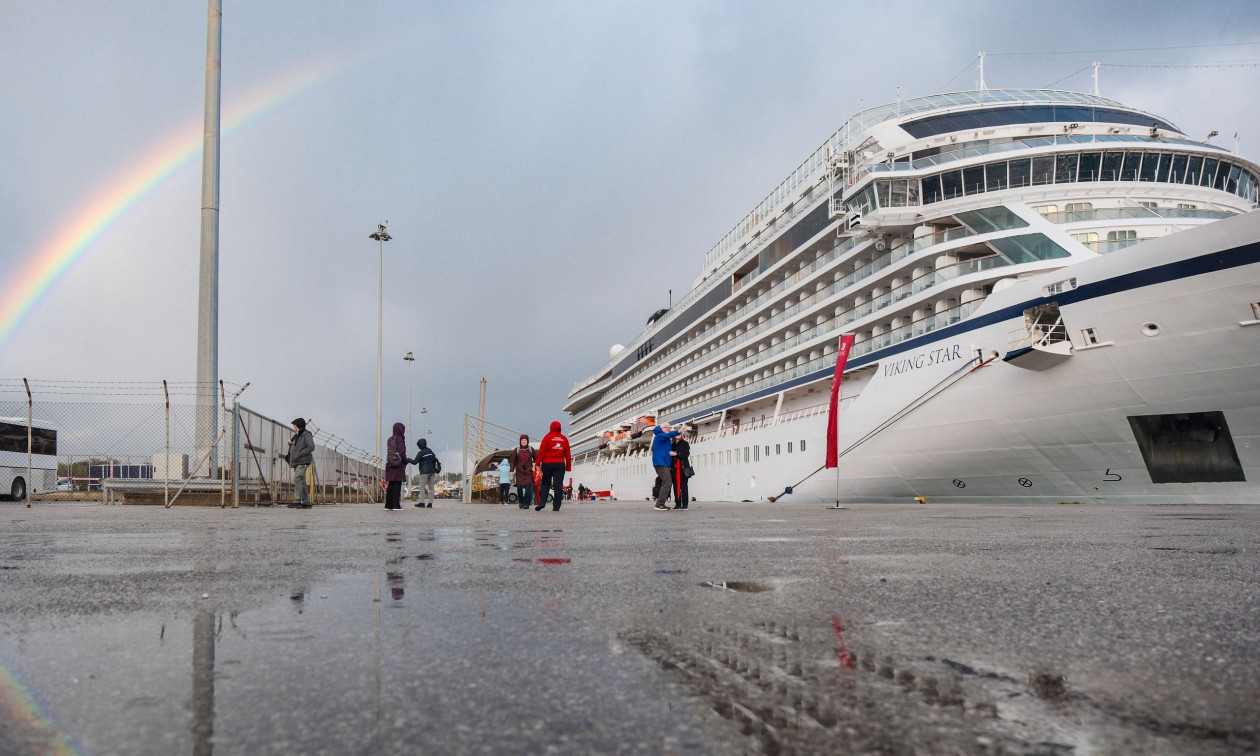 Ισχυροί άνεμοι δυσχεραίνουν τα ακτοπλοϊκά δρομολόγια – Πού είναι δεμένα τα πλοία