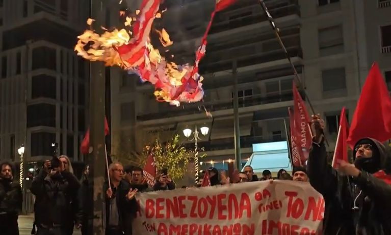 Συγκέντρωση έξω από την αμερικάνικη πρεσβεία για τη Βενεζουέλα – Έκλεισε η Βασιλίσσης Σοφίας