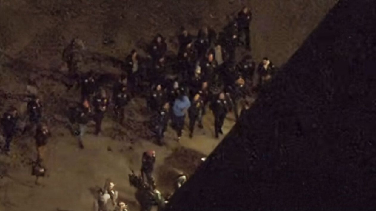 Σιδηροδέσμιος ο Μαδούρο σε στρατιωτικό αεροδρόμιο των ΗΠΑ – Περικυκλωμένος από πράκτορες της DEA