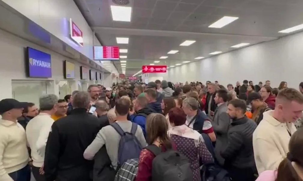 Ιταλία: Τεχνικά προβλήματα στο αεροδρόμιο του Μπέργκαμο – Εγκλωβίστηκαν χιλιάδες ταξιδιώτες