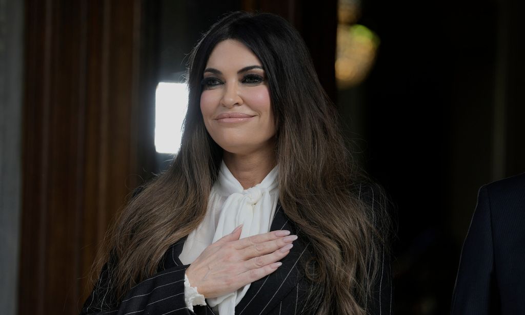 Κίμπερλι Γκιλφόιλ: Γιατί Αμερικανίδα πρέσβης είναι το «θέμα συζήτησης στην Αθήνα»