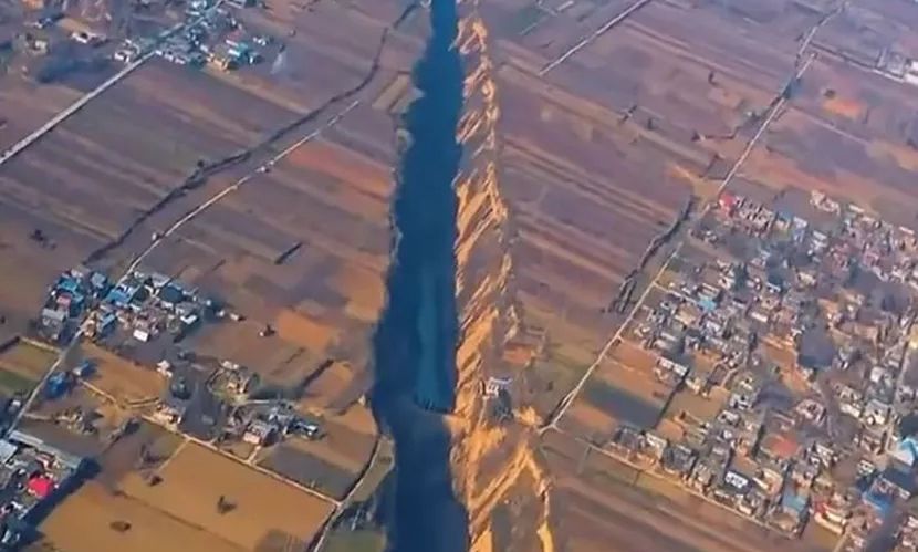 Το έδαφος έχει «σχιστεί» σε μήκος 10 χιλιομέτρων: Το φαινόμενο που ανησυχεί τους επιστήμονες