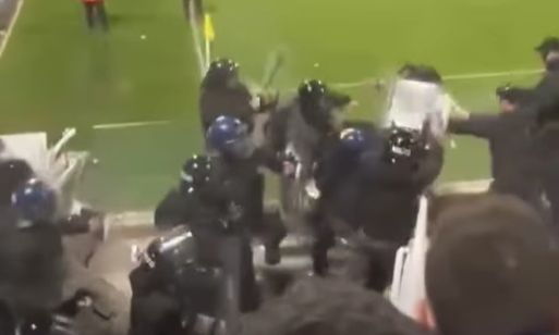 Λάρνακα: Σοβαρά επεισόδια και ένταση στο AEK Arena – Δύο αστυνομικοί τραυματίες