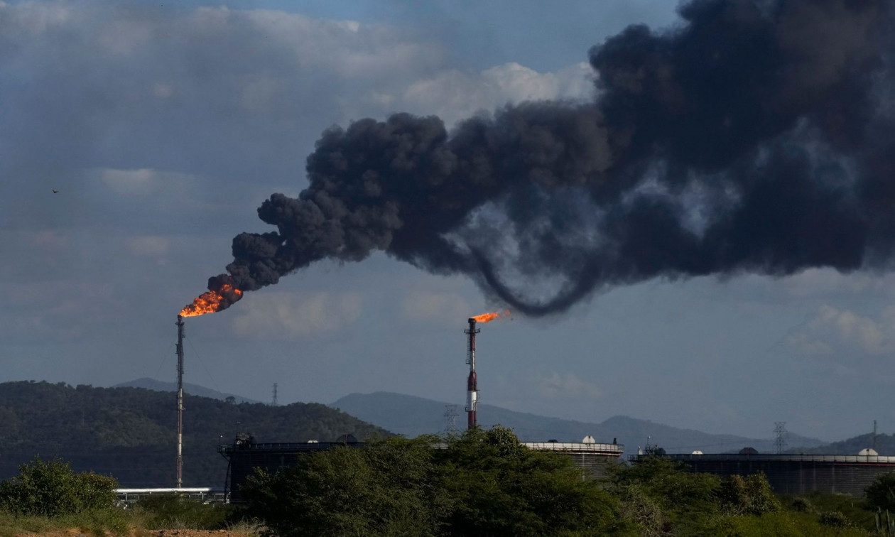 FT: Πώς θα μπορούσε ο Τραμπ να αντλήσει «τεράστιο» πλούτο από το πετρέλαιο της Βενεζουέλας;